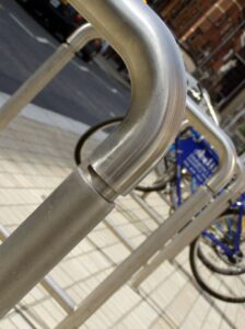detailed geo hooped cycle stand
